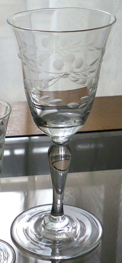 UNK6846 Wine Glass by Unknown Manufacturer-1