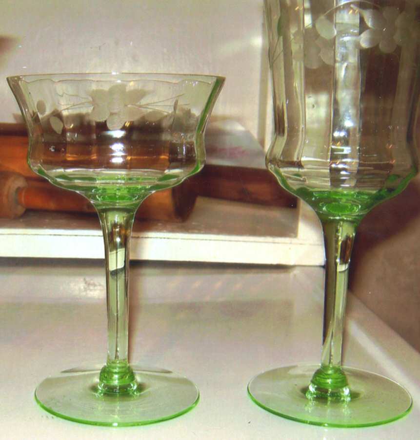 UNK6588 Green Champagne/Tall Sherbet by Unknown Manufacturer-1