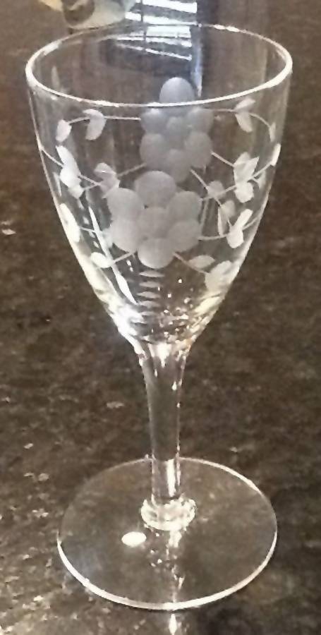 UNK7251 Wine Glass by Unknown Manufacturer-1