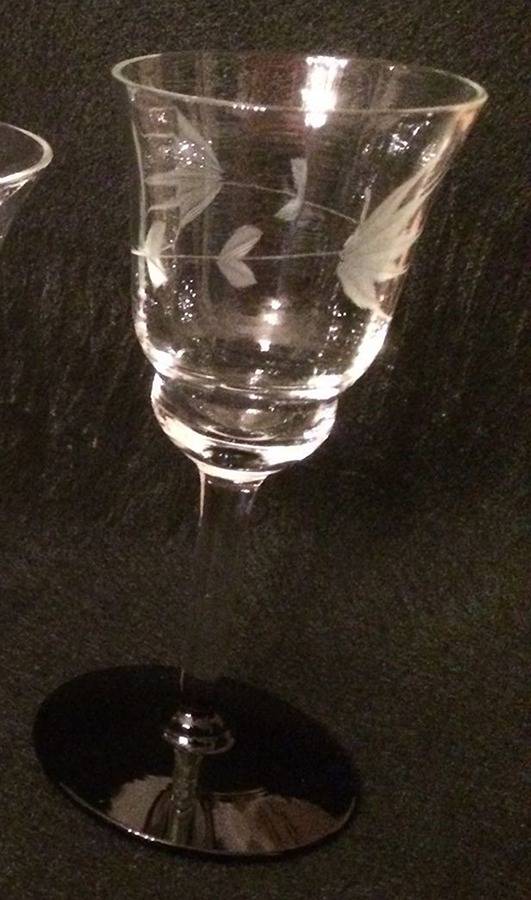 UNK8283 Wine Glass by Unknown Manufacturer-1