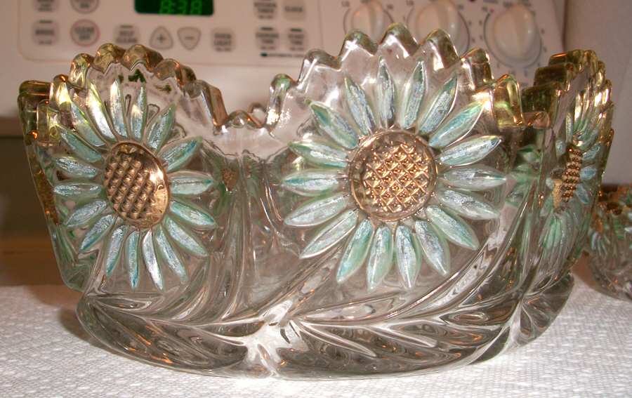 Intaglio Sunflower Large Fruit Bowl by US Glass-1