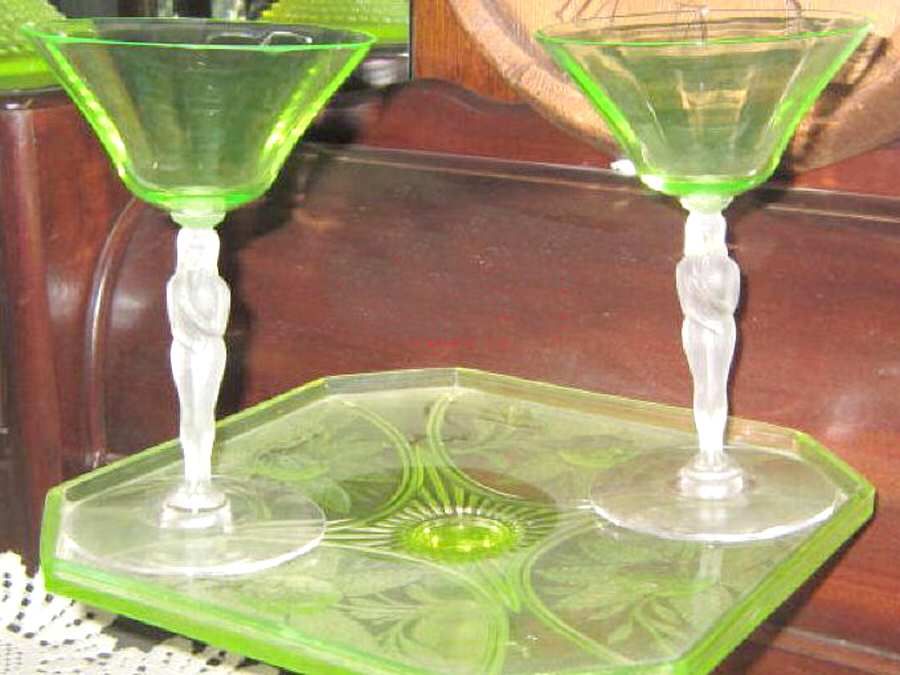 UNK8243 Green Champagne/Tall Sherbet by Unknown Manufacturer-1
