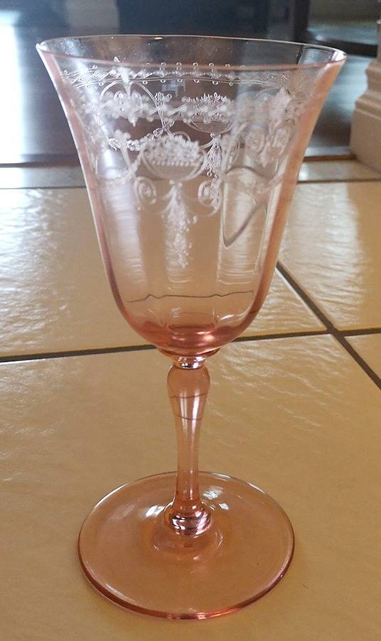 UNK9853 Wine Glass by Unknown Manufacturer-1