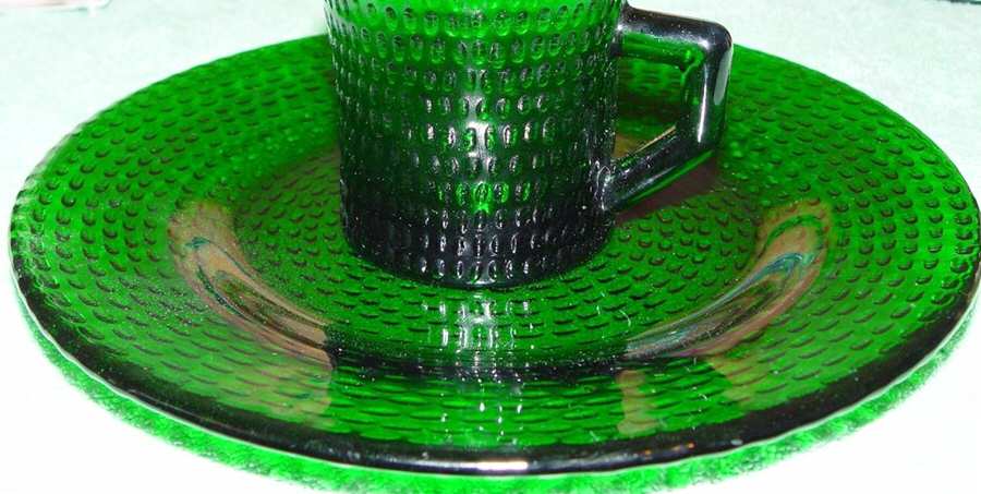UNK6408 Green Dinner Plate by Unknown Manufacturer-1