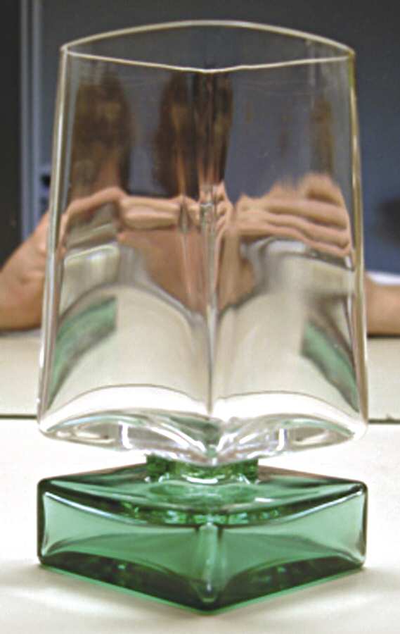 UNK1060 Green Wine Glass by Unknown Manufacturer-1