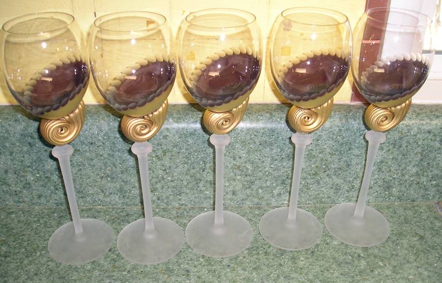 UNK13089 Wine Glass by Unknown Manufacturer-1