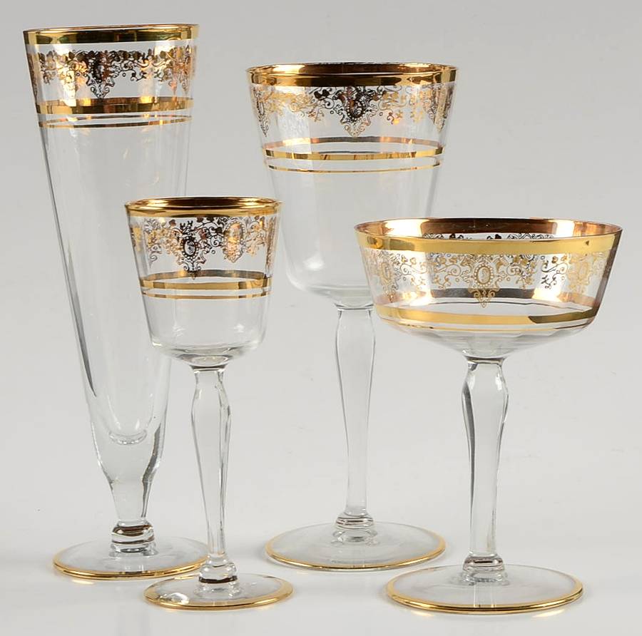 UNK16208 32 Piece Estate Set by Unknown Manufacturer-1
