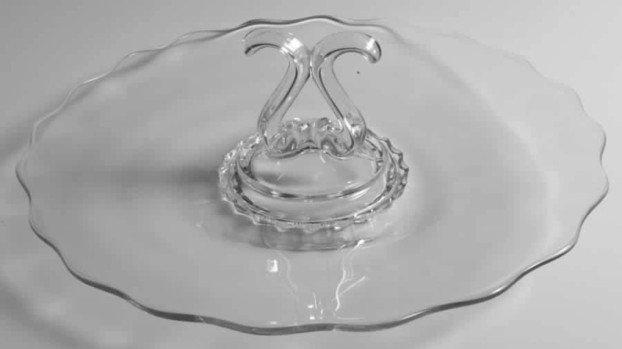 Princess Clear Center Handle Tray by Viking-1
