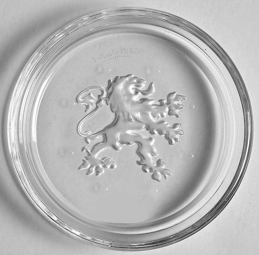 Lion De Flanders Coaster by Val St Lambert-1