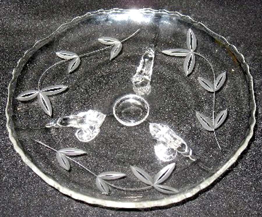 Leaf (Cut, Clear) 7" 3-Toed Plate by Viking-1
