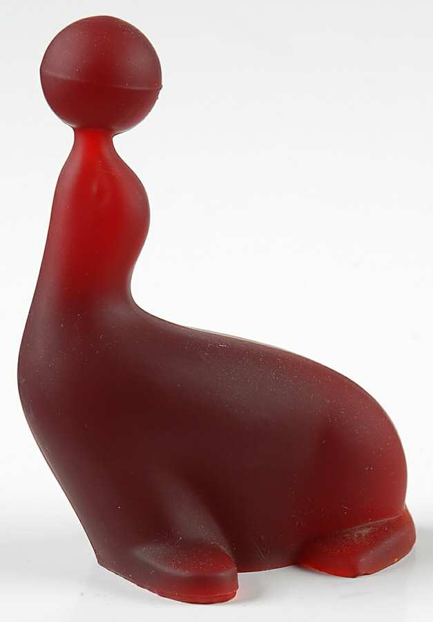 Animals & Figurines #435 Baby Seal with Ball by Viking-1