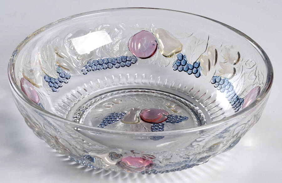 Della Robbia Flashed 5" Nappy by Westmoreland-1