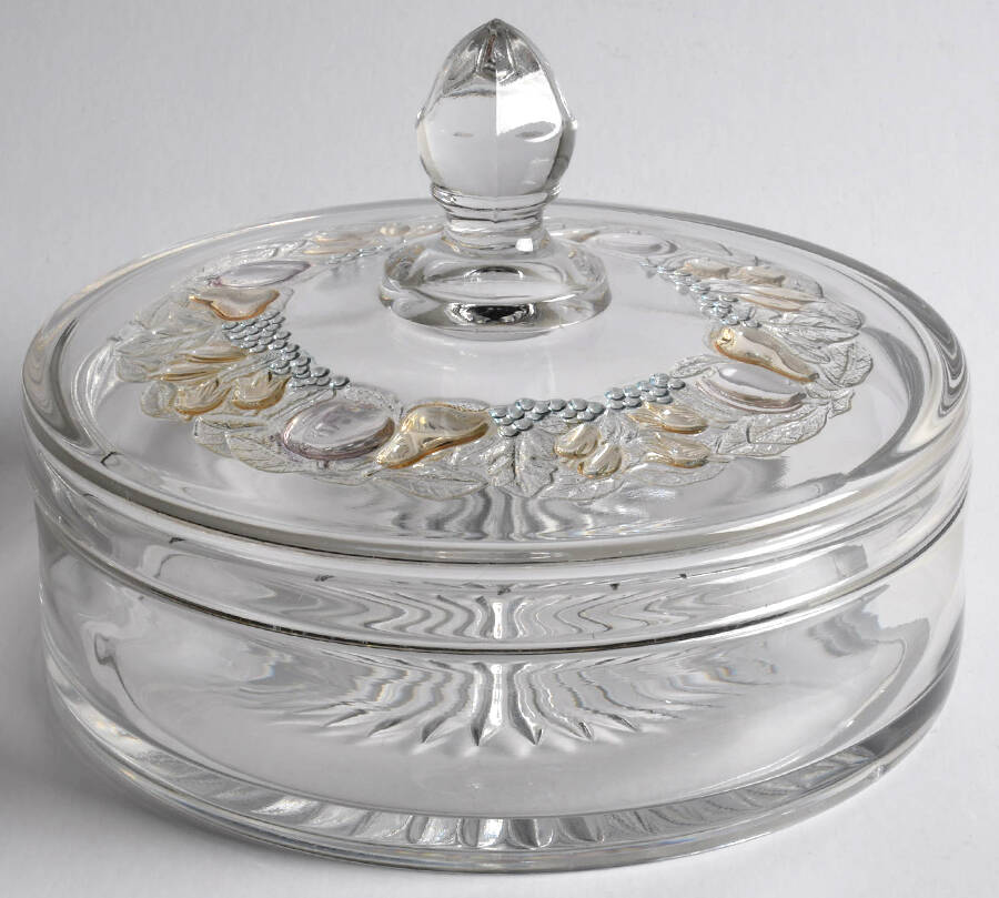 Della Robbia Flashed Chocolate Box with Lid by Westmoreland-1