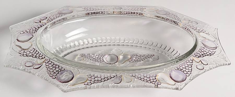 Della Robbia Flashed 14" Flanged Pointed Rim Oval Bowl by Westmoreland-1