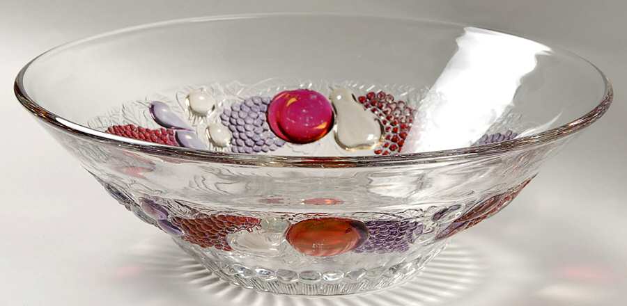 Della Robbia Flashed 11" Belled Bowl by Westmoreland-1