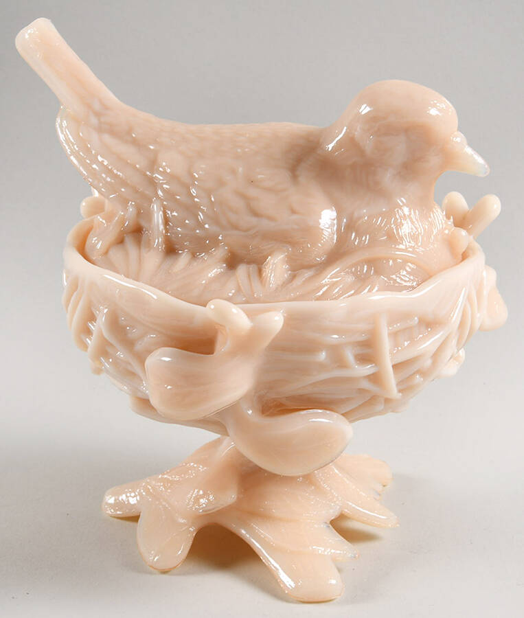 Animals & Figurines Almond Robin Nest  & Lid by Westmoreland-1