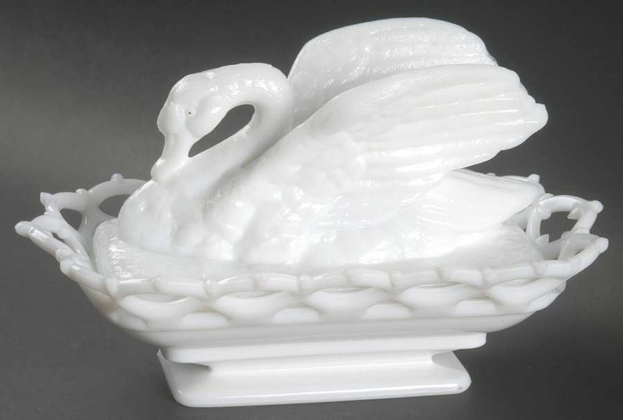 Animals & Figurines Raised Wing Swan W/Lid by Westmoreland-1