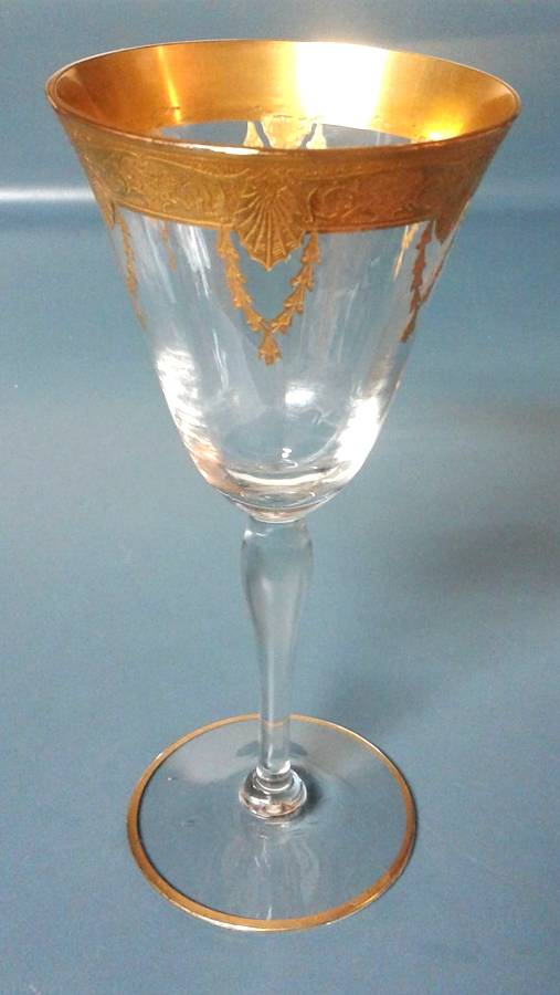 Hangling Garlands Clear Water Goblet by Wheeling Decorating-1