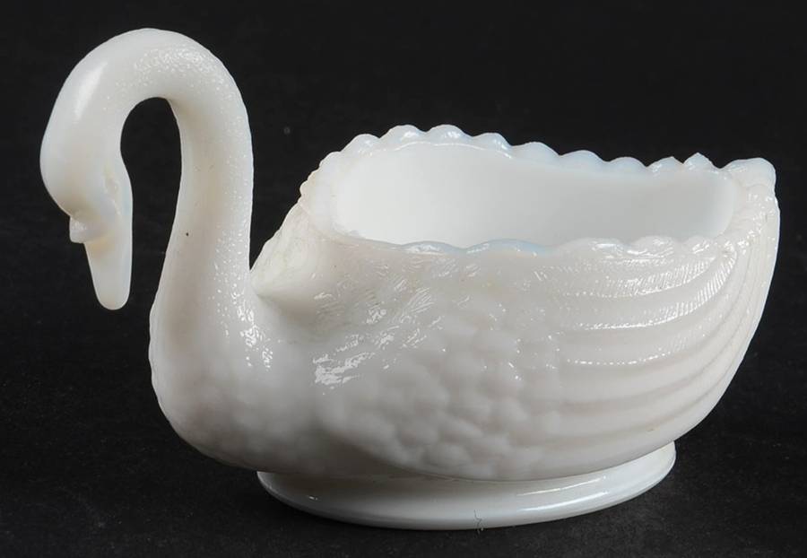 Animals & Figurines #77/52 Milk Glass Swan Salt Dip by L G Wright Glass-1