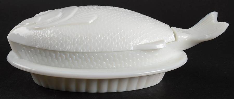 Animals & Figurines Milk Glass Fish Candy Box with Lid by L G Wright Glass-1