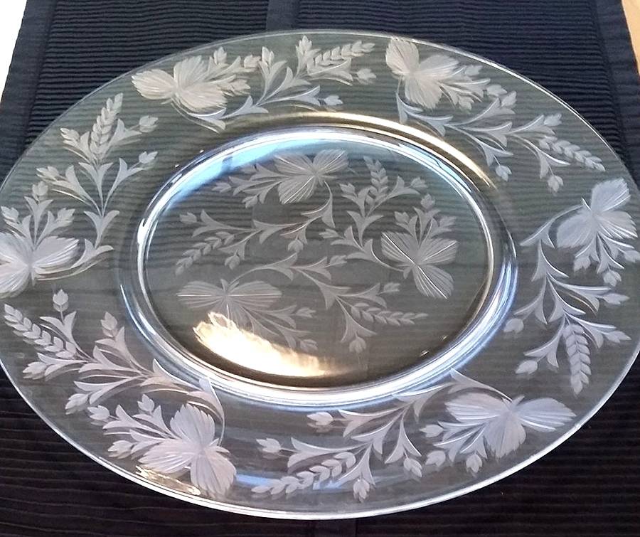 Oak 19" Round Platter by Wabash Cutting -1