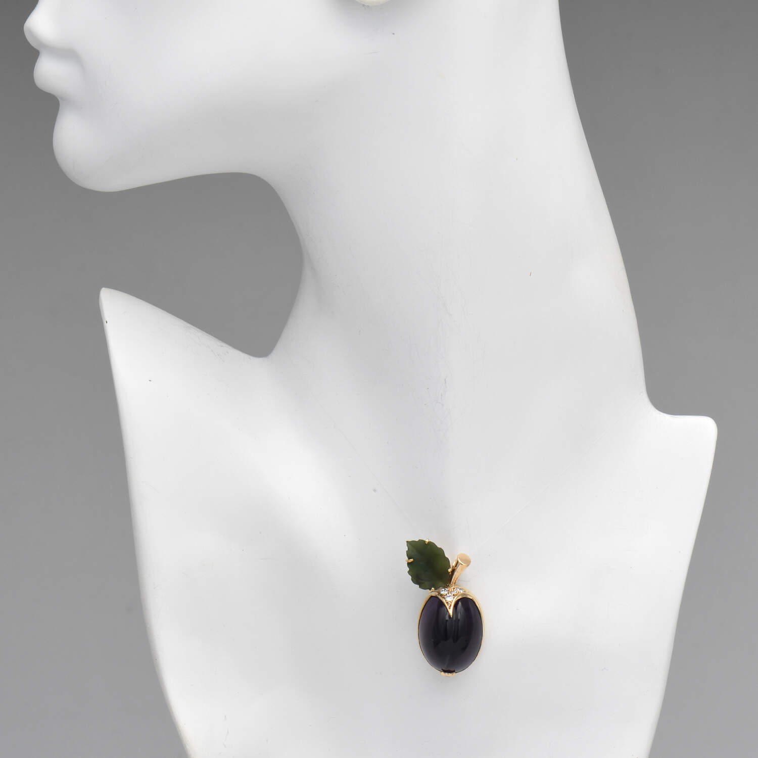 18KY Amethyst(34.0) Diamond(0.19) & Carved Nephrite Jade Plum Pendant-3