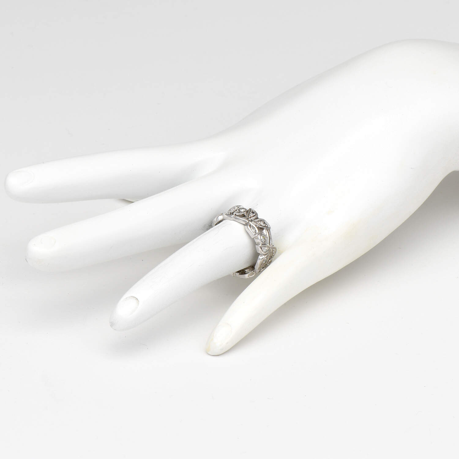 Platinum Handmade Diamond(0.26)  Eternity Leaf Band Ring-4