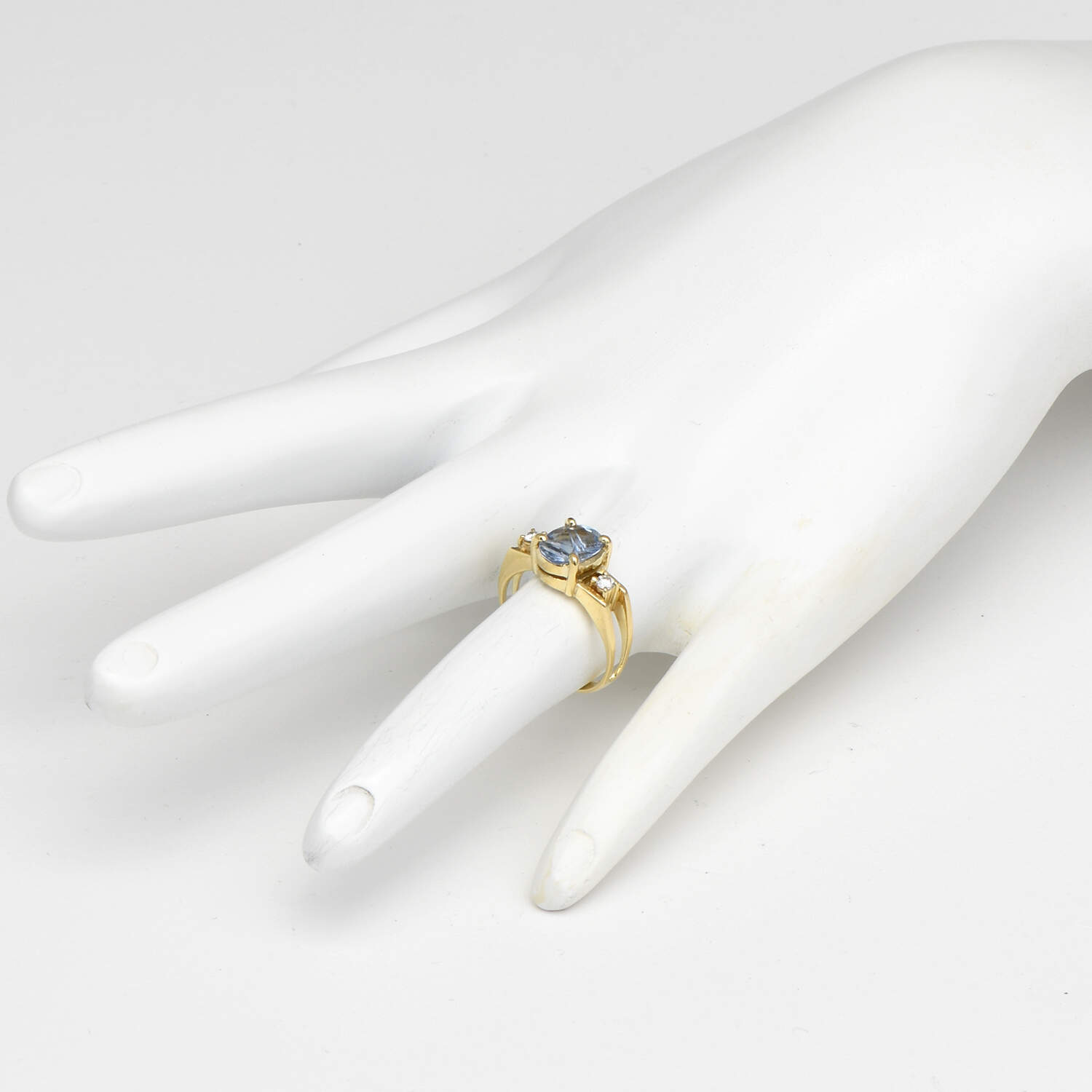 18KY Fancy Carved Sapphire(1.80) & Diamond(0.06) Ring-6