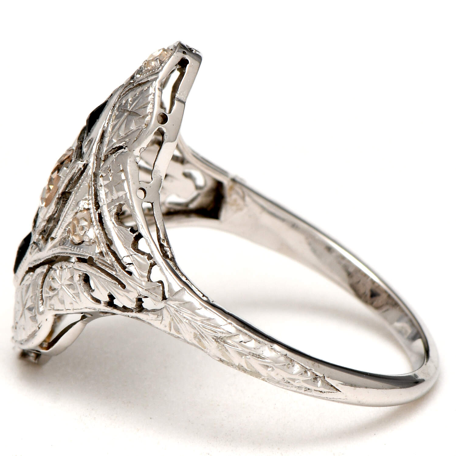 18KW Art Deco Diamond(0.26) & Sapphire(0.20) Shield Ring-3