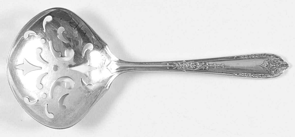 Della Robbia (Sterling, 1922, No Monograms) Solid Bon Bon Spoon with Pierced Bowl by Alvin-1