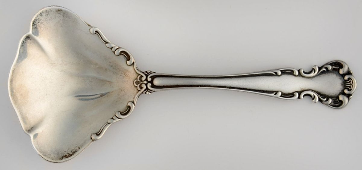 Flanders-Old (Sterling, 1900, No Monograms) Solid Bon Bon Spoon by Alvin-1