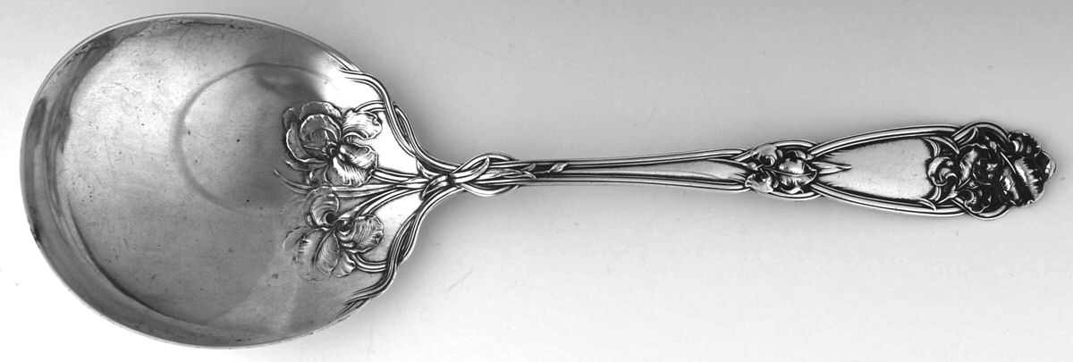 Fleur De Lis (Sterling, 1907) Small Solid Berry/Casserole Spoon by Alvin-1