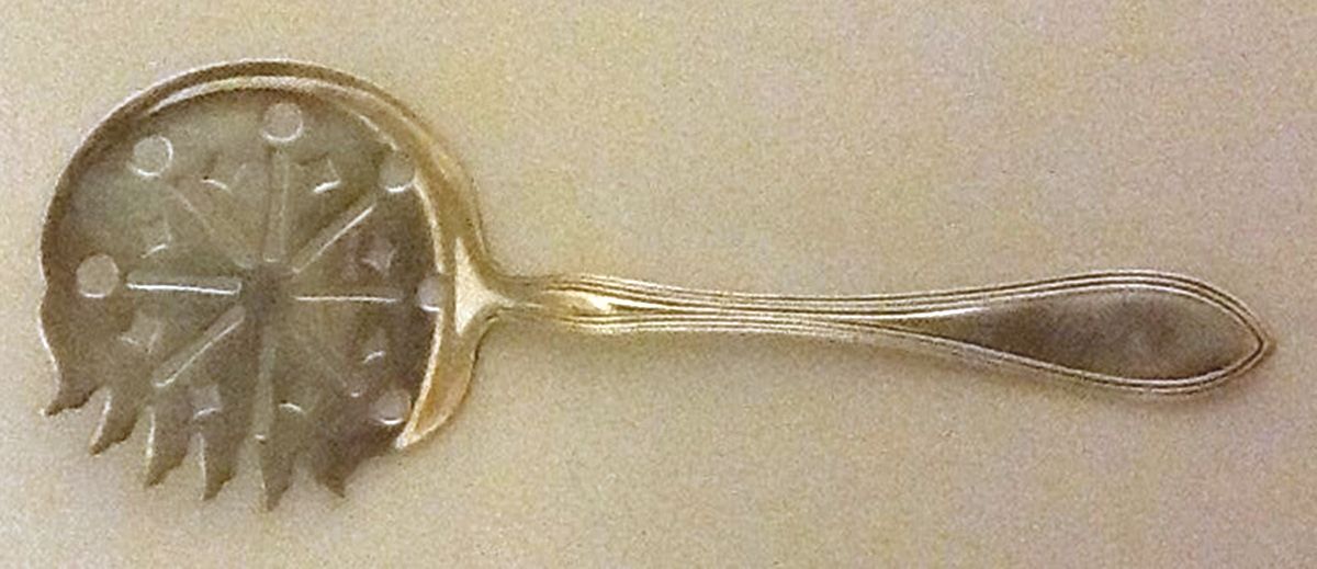 Lexington (Silverplate, 19o9) Small Cucumber-Tomato Server w/Saw Edge by Alvin-1