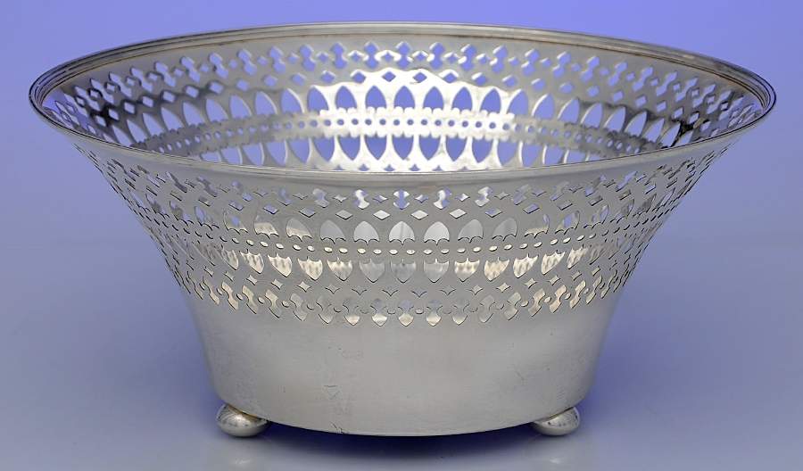 Sterling Hollowware 9" Round Bowl by Alvin-1