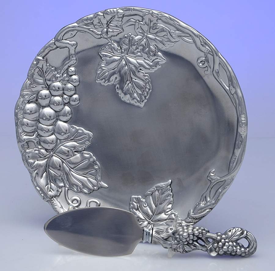 Grape (Aluminum, Hollowware) Cheese Plate W/Server (Chess + Plche) by Arthur Court-1