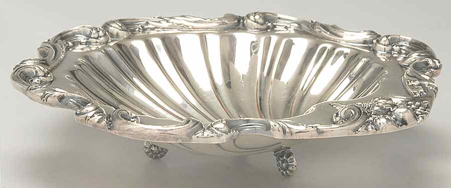 1720 (Silverplate, Hollowware) 8" Shell Shape 3 Toed Bon Bon by Amston-1