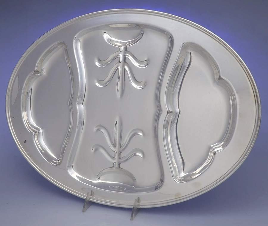 110 (Silverplate, Hollowware) 19" Meat Platter with Well by Academy-1