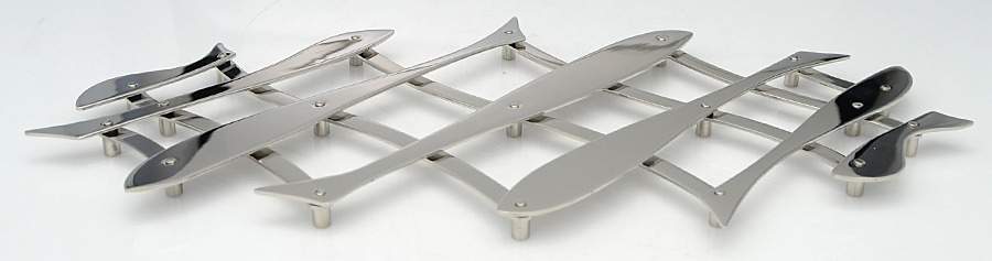 Pescher (Hollowware, Stainless) Expandable Trivet by Alessi-1