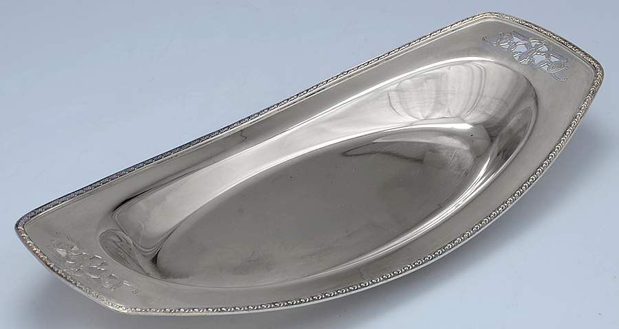 Georgian (Silverplate, Hollowware) 13" Bread Tray by Benedict-1