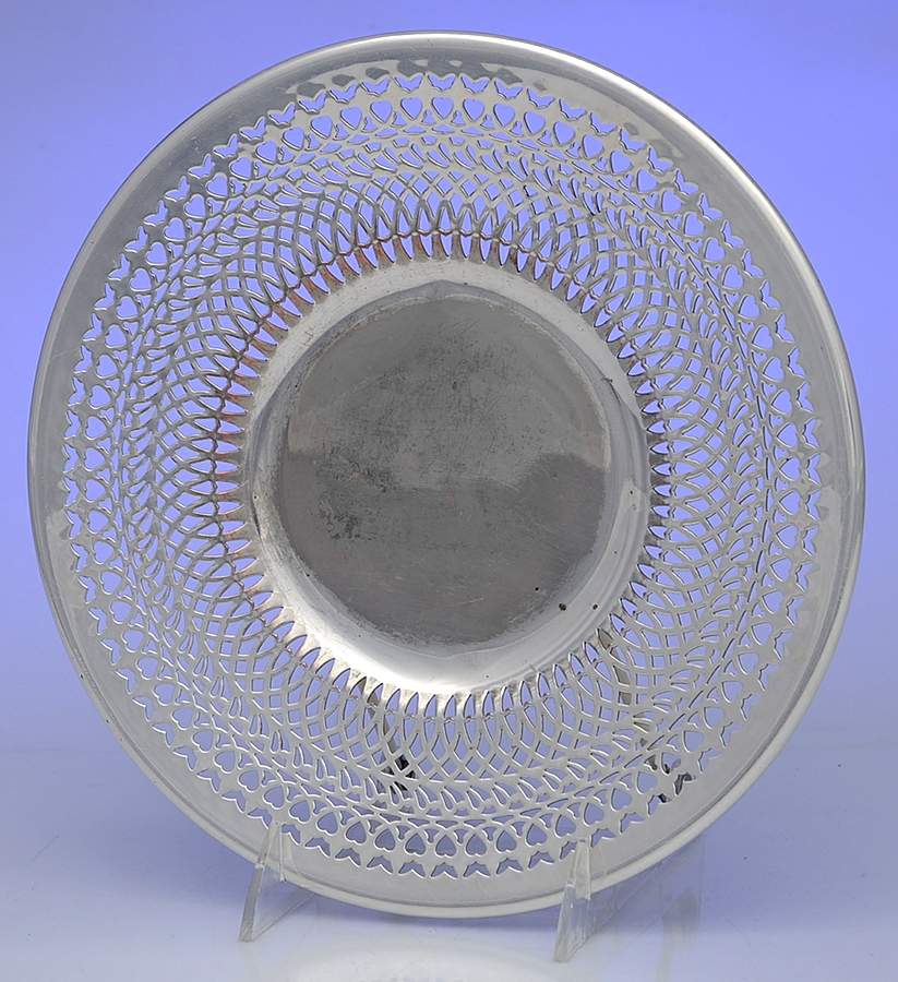 670 (Silverplate, Hollowware) 10" Sandwich Plate by Benedict-1