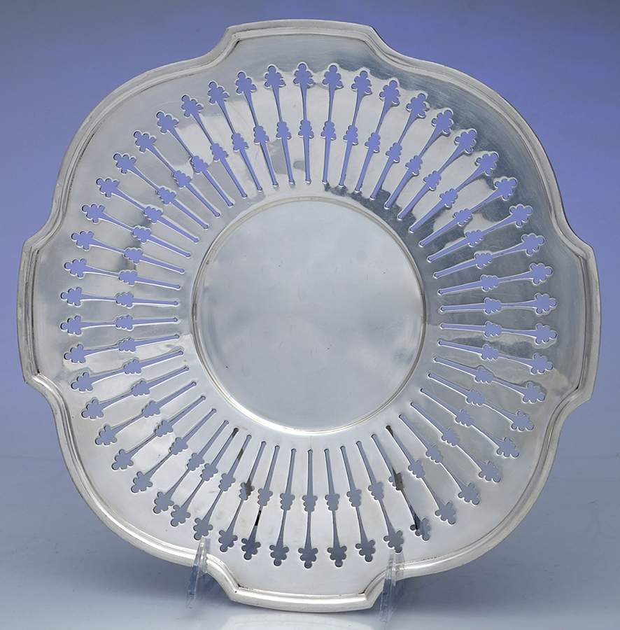 5295 (Silverplate, Hollowware) 11" Sandwich Plate by Barbour Silver (USA)-1