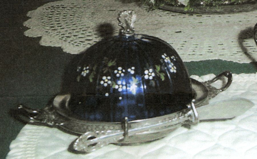 390 (Silverplate, Hollowware) Plated Covered Round Butter by Benedict-1