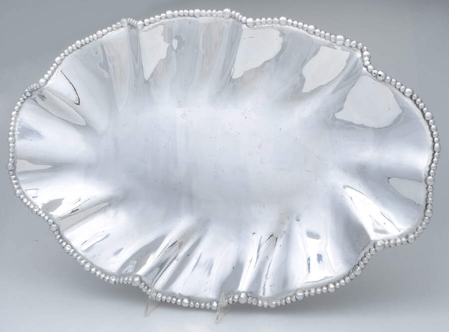 Organic Pearl (Hollowware) 22" Oval Tray by Beatriz Ball-1