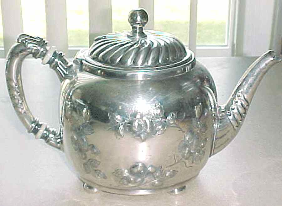 1002 (Silverplate, Hollowware) Teapot by Barbour Silver (USA)-1
