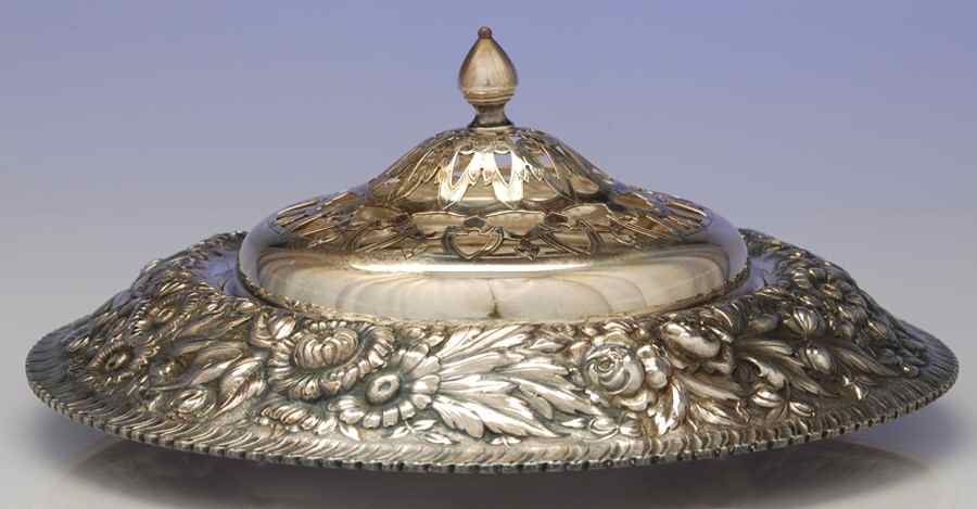 Repousse (Silverplate, Hollowware) Centerpiece with Frog by Barbour Silver (USA)-1