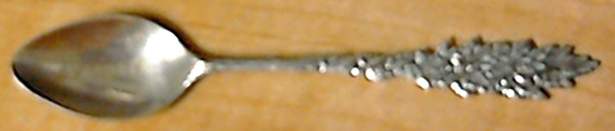 States & Cities Souvenir Spoons(Sterling) Canada Demitasse Spoon by Breadner Co. Ltd-1