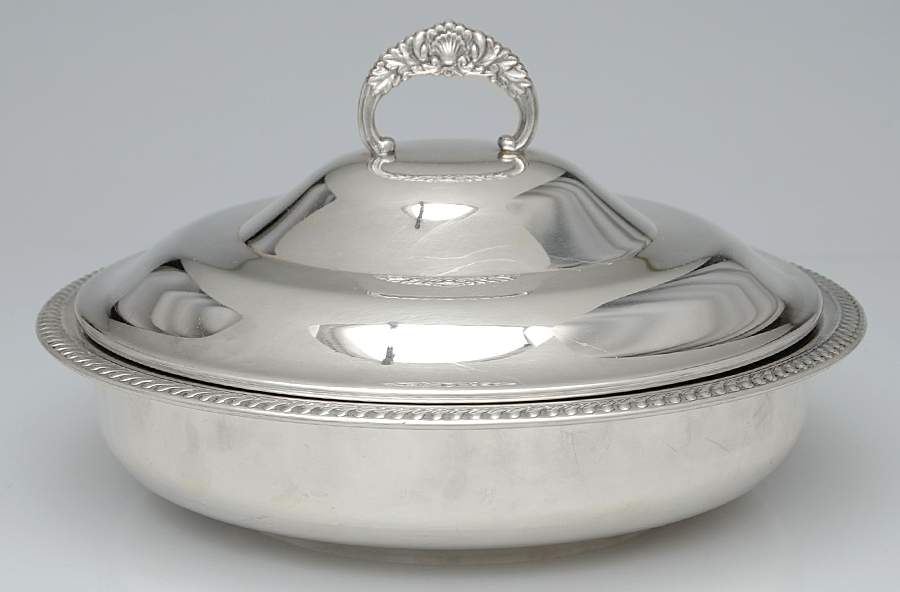 2825 (Silverplate, Hollowware) 1.5 Qt Round Covered Casserole W/Glass Liner by Birks Silver-1