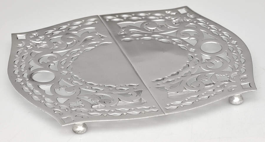 5973 (Silverplate, Hollowware) Trivet by Barbour Silver (USA)-1
