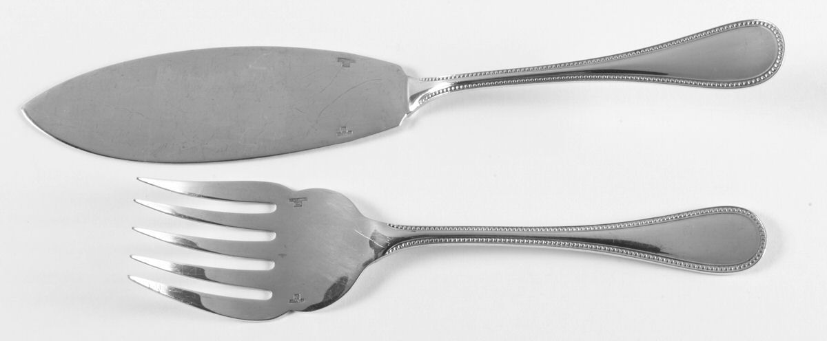 Perles (Silverplate, 1890) 2 Piece Large Solid Fish Serving Set by Christofle France-1