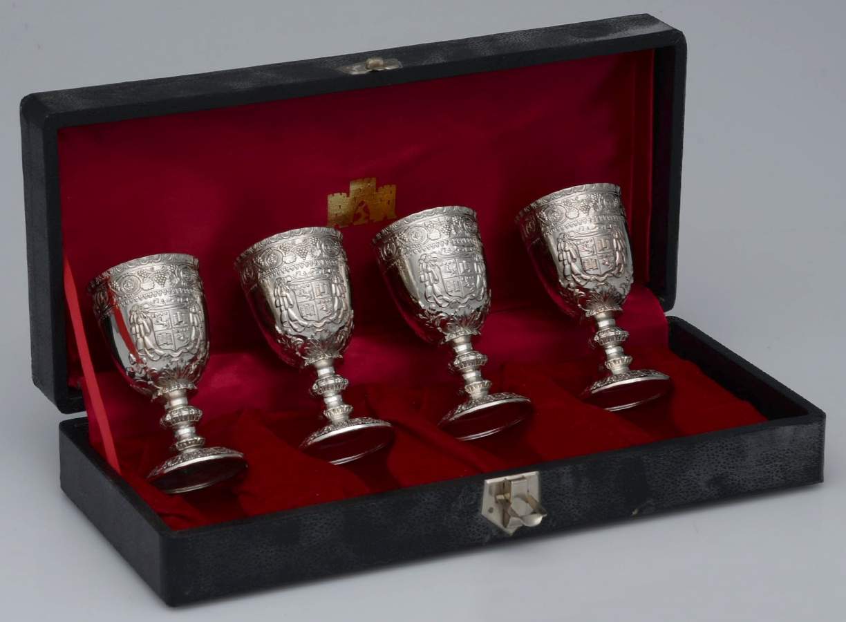 C5C1 (Silverplate, Hollowware) Cordial - Set of 4 with Case by Corbell & Co-1